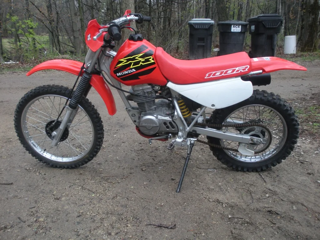 2000 XR100R 2 Best Used Dirt Bikes For Beginners That Are Cheap & Reliable