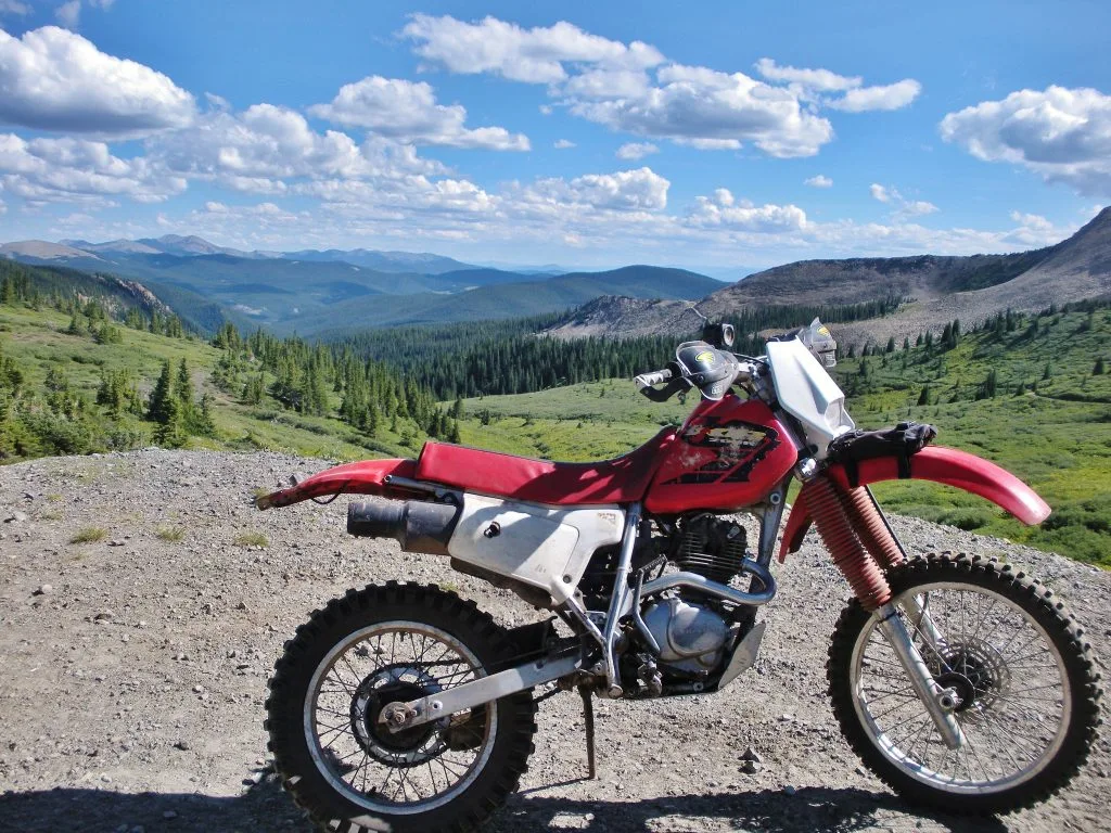 Honda XR200 cheap and reliable dirt bike for adults that are beginners