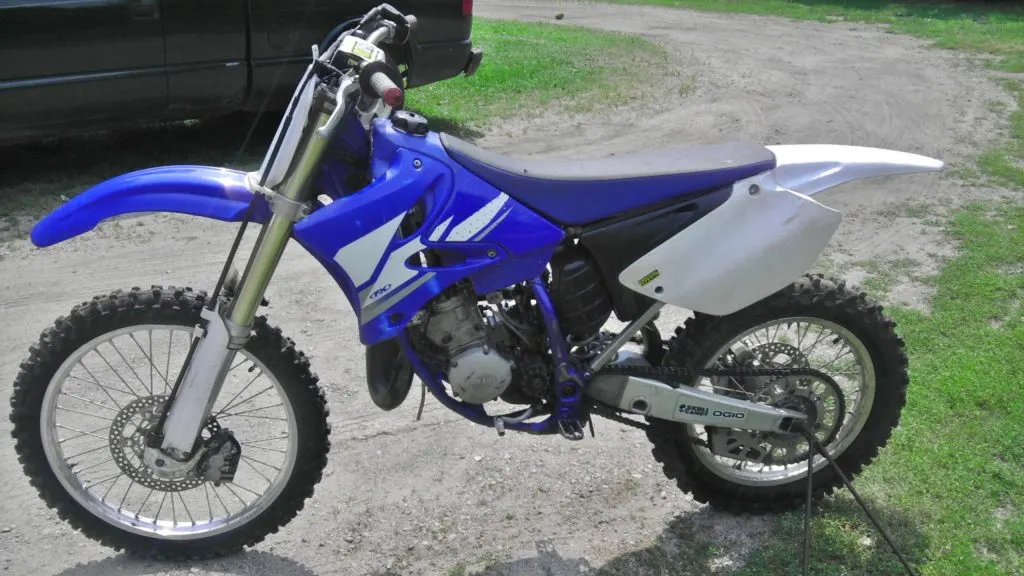 What a stock 2003 yamaha yz125 looks like with a white rear fender