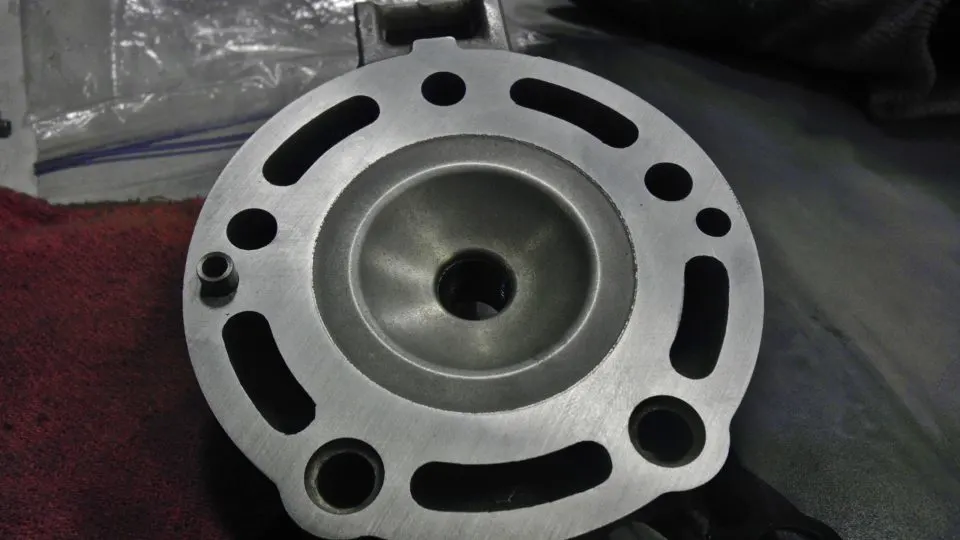 Flat sanded a warped cylinder head from Honda CR125