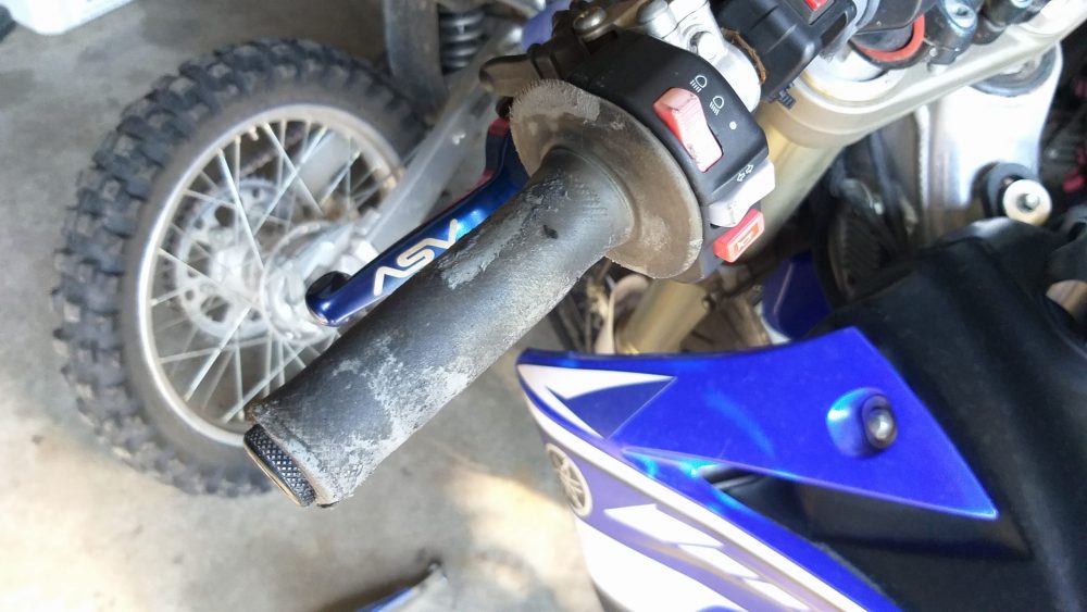 installing dirt bike grips