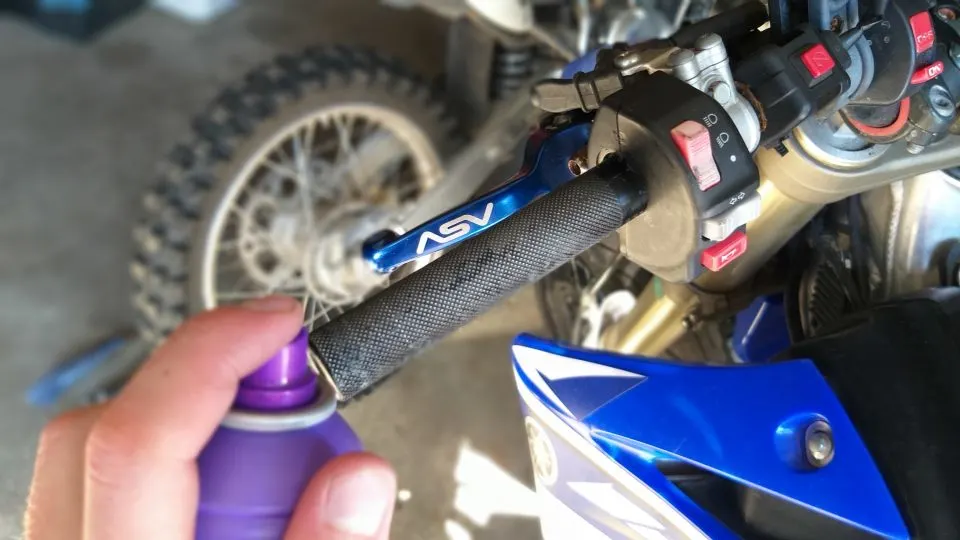 20200728 162145 How To Install Dirt Bike Grips With Bark Busters