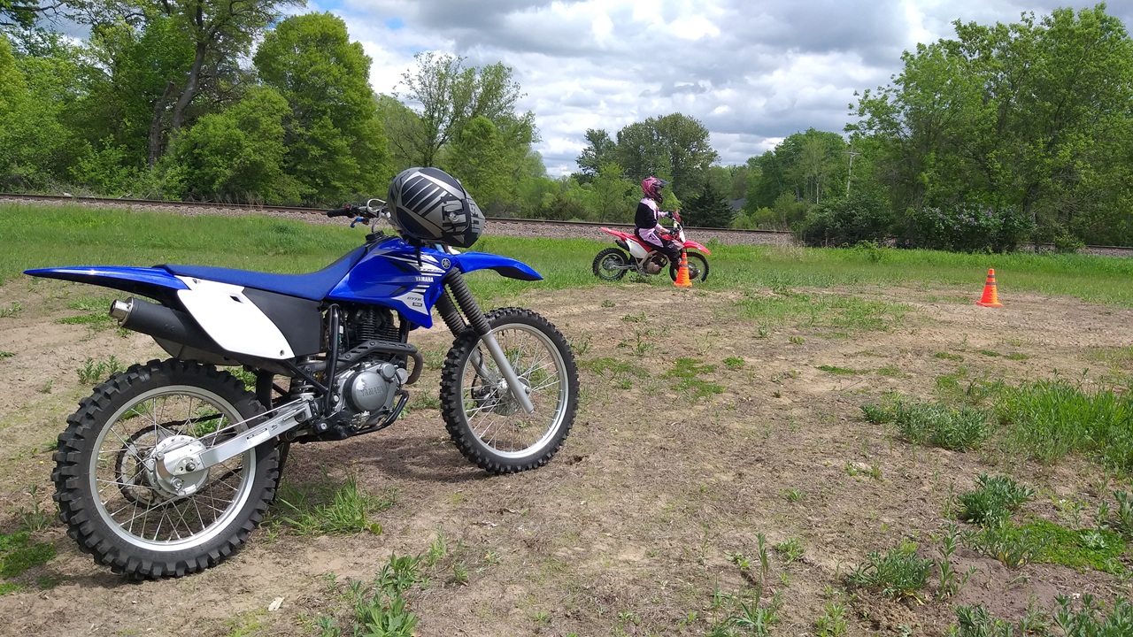 Amber Drill TTR230 Foreground Small Best Dirt Bikes for 13-Year-Olds [& Which to Avoid]