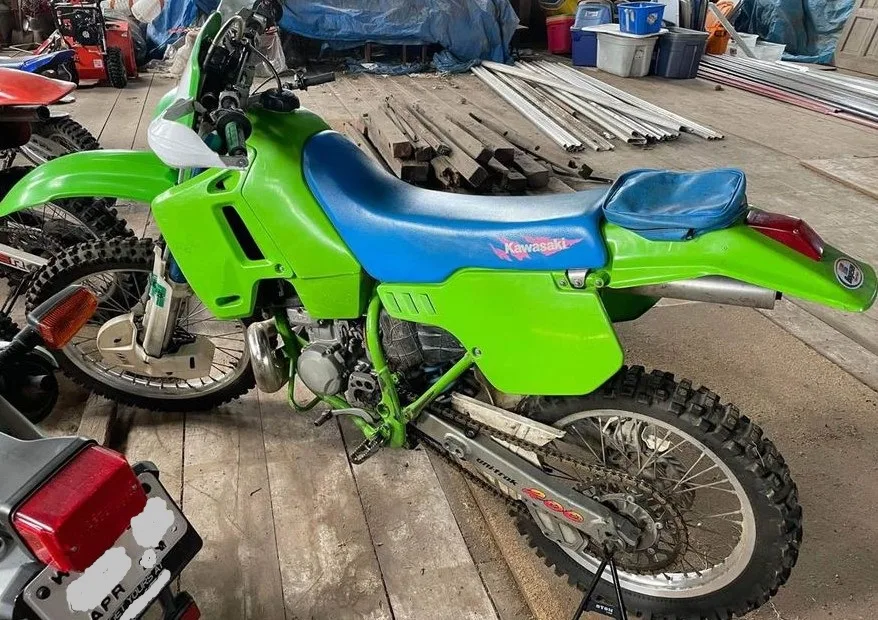 1994 Kawasaki KDX200 5 Best 2 Stroke Dirt Bikes For Trail Riding [3 To Avoid]