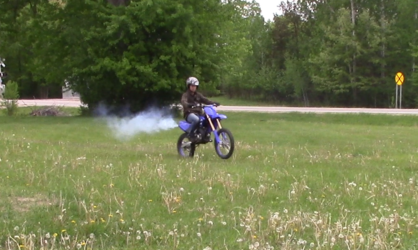 YZ85 Running Rich Smoking How To Adjust A 2 Stroke Air Screw (Without Guessing)