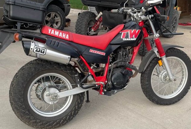 A Yamaha TW200 with an upgraded DG slip-on exhaust