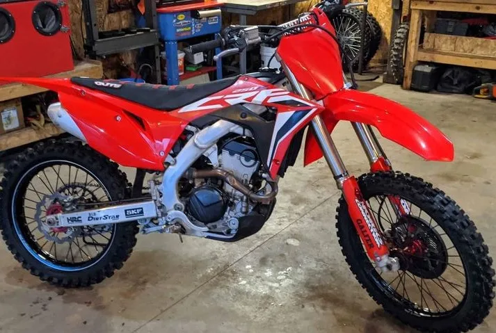 2021 Honda CRF250R CRF250F vs CRF250R - Which Dirt Bike Is Best For You?