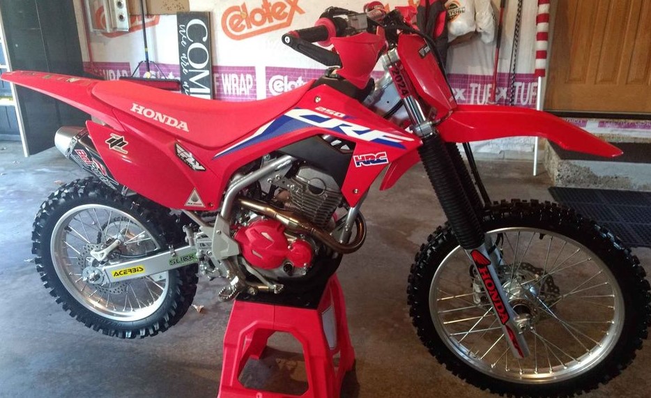 2022 Honda CRF250F CRF250F vs CRF250R - Which Dirt Bike Is Best For You?