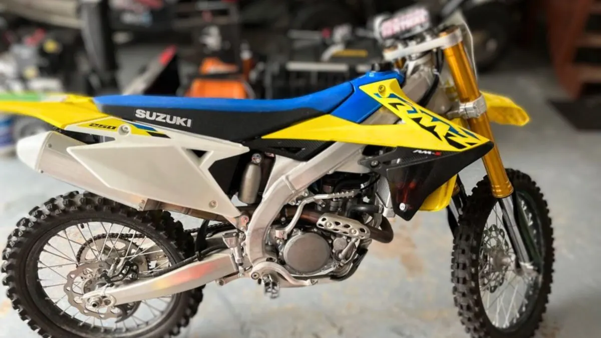 2021 Suzuki RMZ250 Fuel Injection vs Carb Dirt Bike: Which Is Best For You?