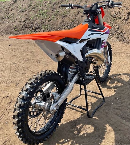 2024 KTM 125 SX Fuel Injection vs Carb Dirt Bike: Which Is Best For You?